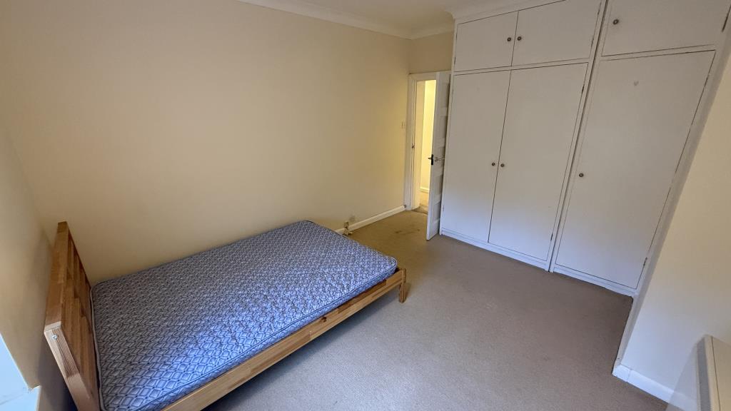Lot: 127 - LONG LEASE TWO-BEDROOM FLAT FOR INVESTMENT OR OWNER OCCUPATION - Internal image of bedroom 1